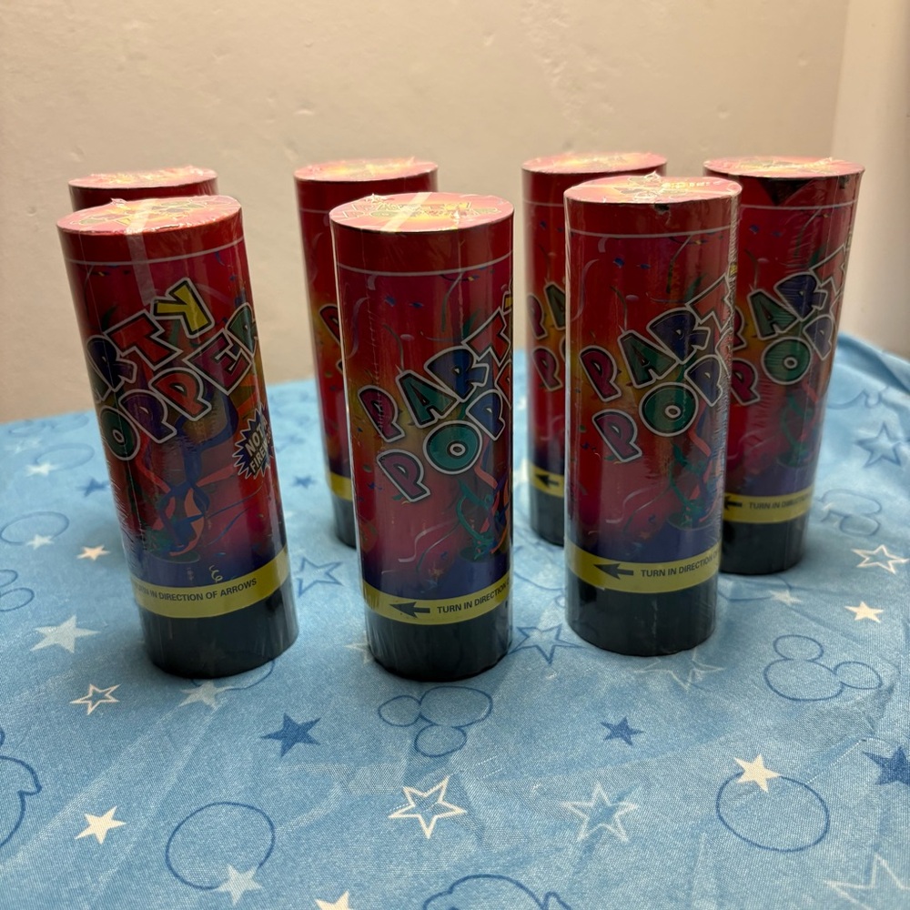 NWT Set of 7 Party Popper’s Confetti Cannons